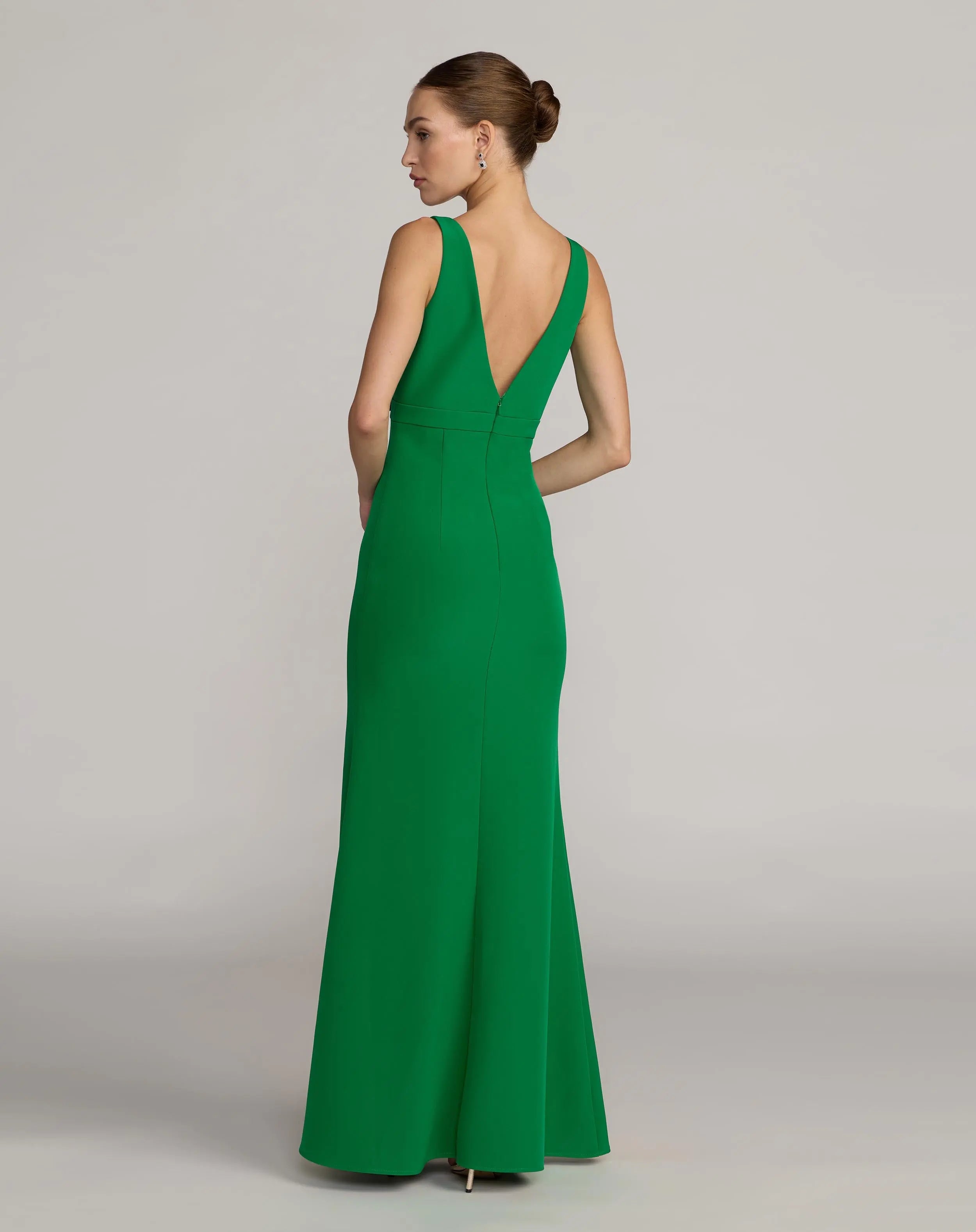 Green Sleeveless V Neck Mermaid Gown With Bow